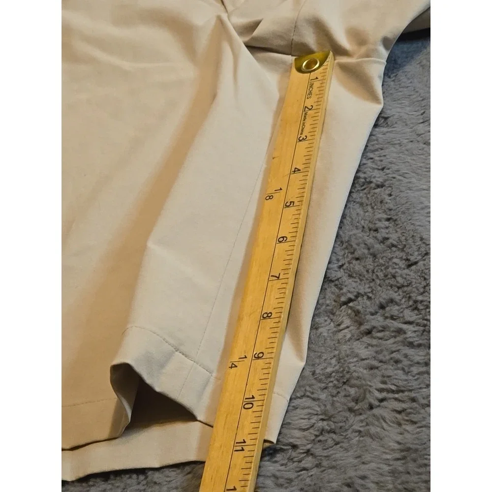 Walter Hagen Golf Shorts Mens 42 Beige Performance Stretch Flat Front EUC Casual